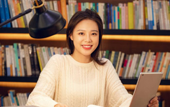 精良师资,中外结合